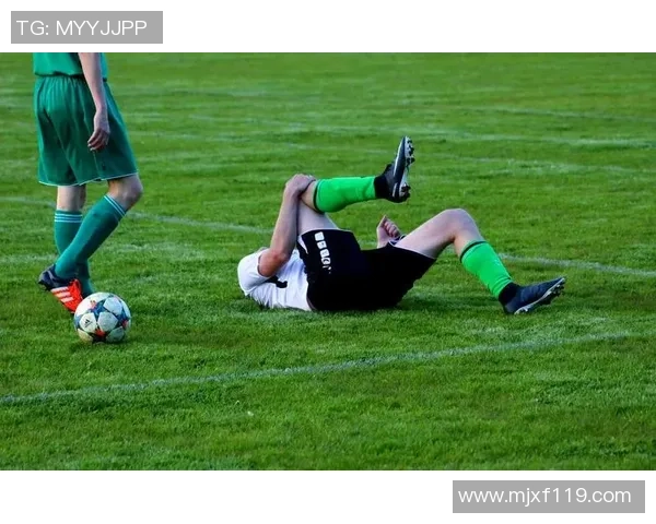 足球无奈：当梦想与现实交错时的无声叹息与坚持