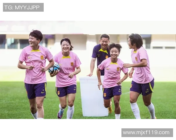 足球眼镜男的奇幻旅程从绿茵场到人生舞台的精彩故事