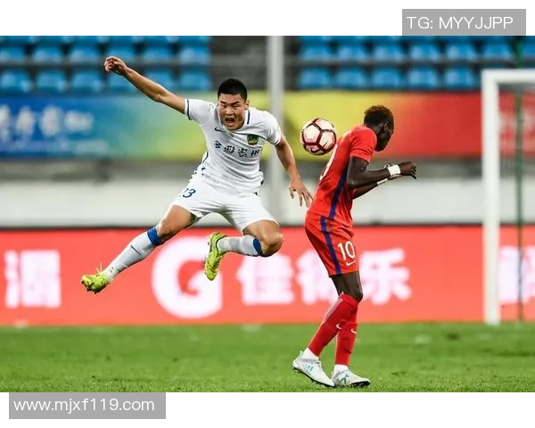 足球鹰队展翅高飞勇夺冠军展现团队精神与拼搏意志的传奇之路